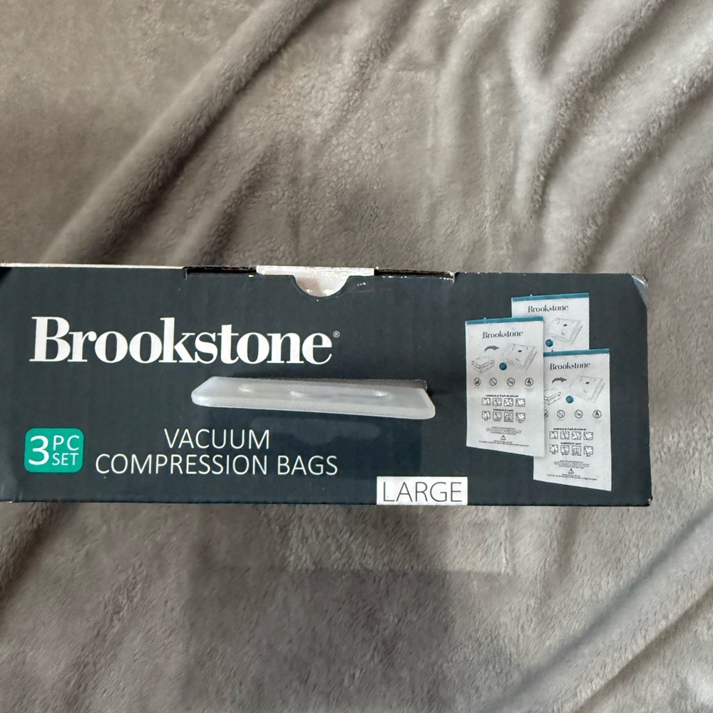 Brookstone Large Vacuum Compression Bags Set - Multi-Color - Picture 7 of 7